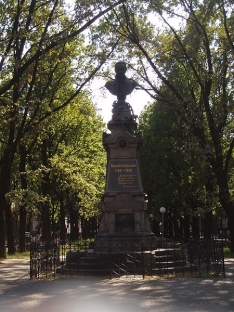 Файл:Kotlyarevsky-Monument in Poltava.jpg